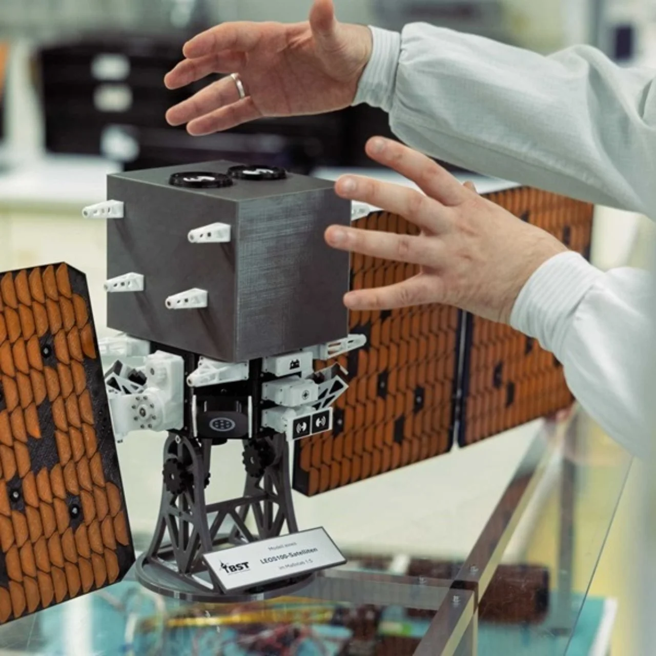 BST Satellitenmodell