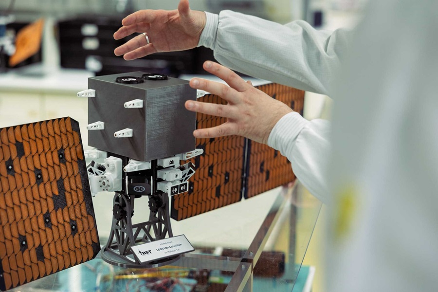 Satellite model BST