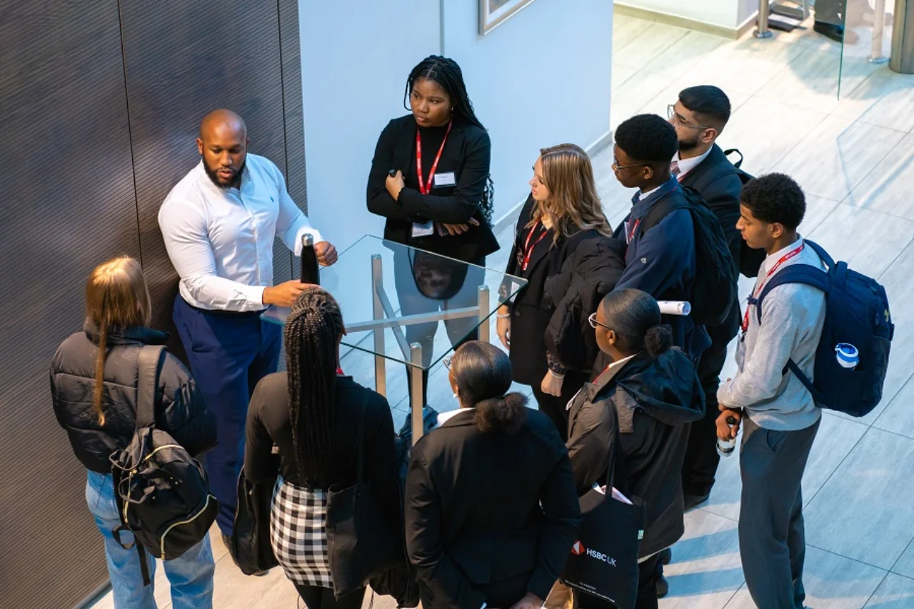 Gruppe von Studenten bei einer Pathways to Banking & Finance-Veranstaltung