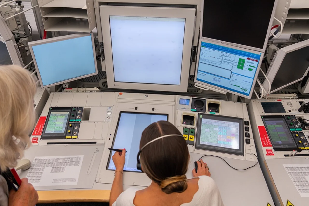 DFS Deutsche Flugsicherung – working in the operations room