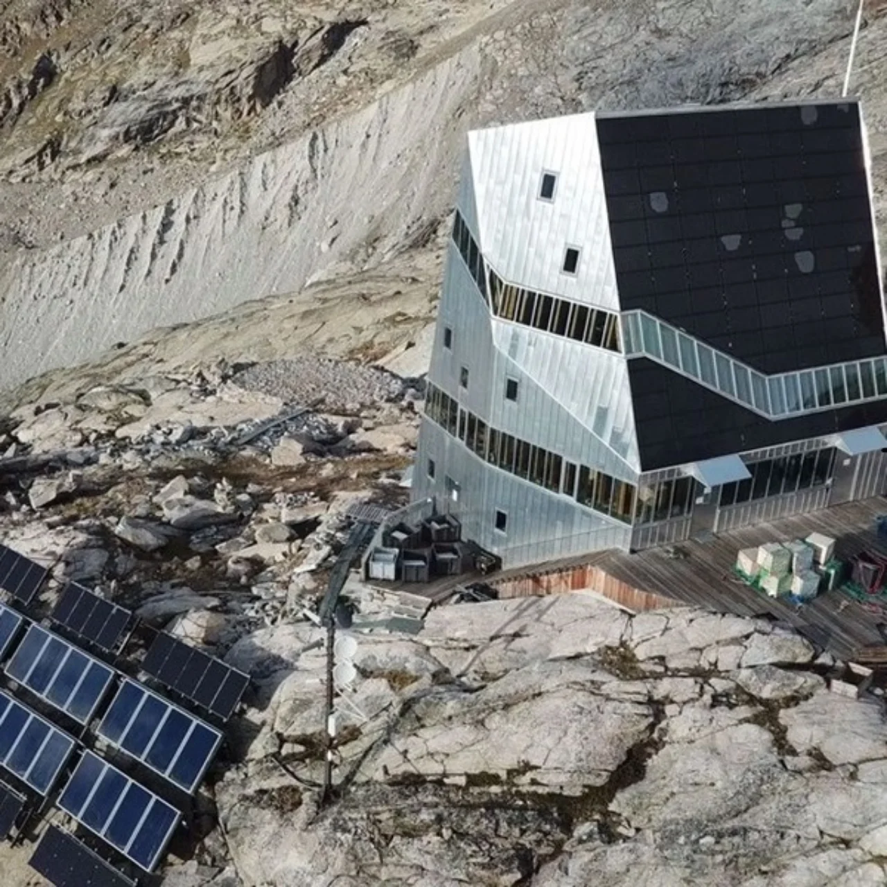 Siemens Monterosa hut intelligent and cloud-based technology.