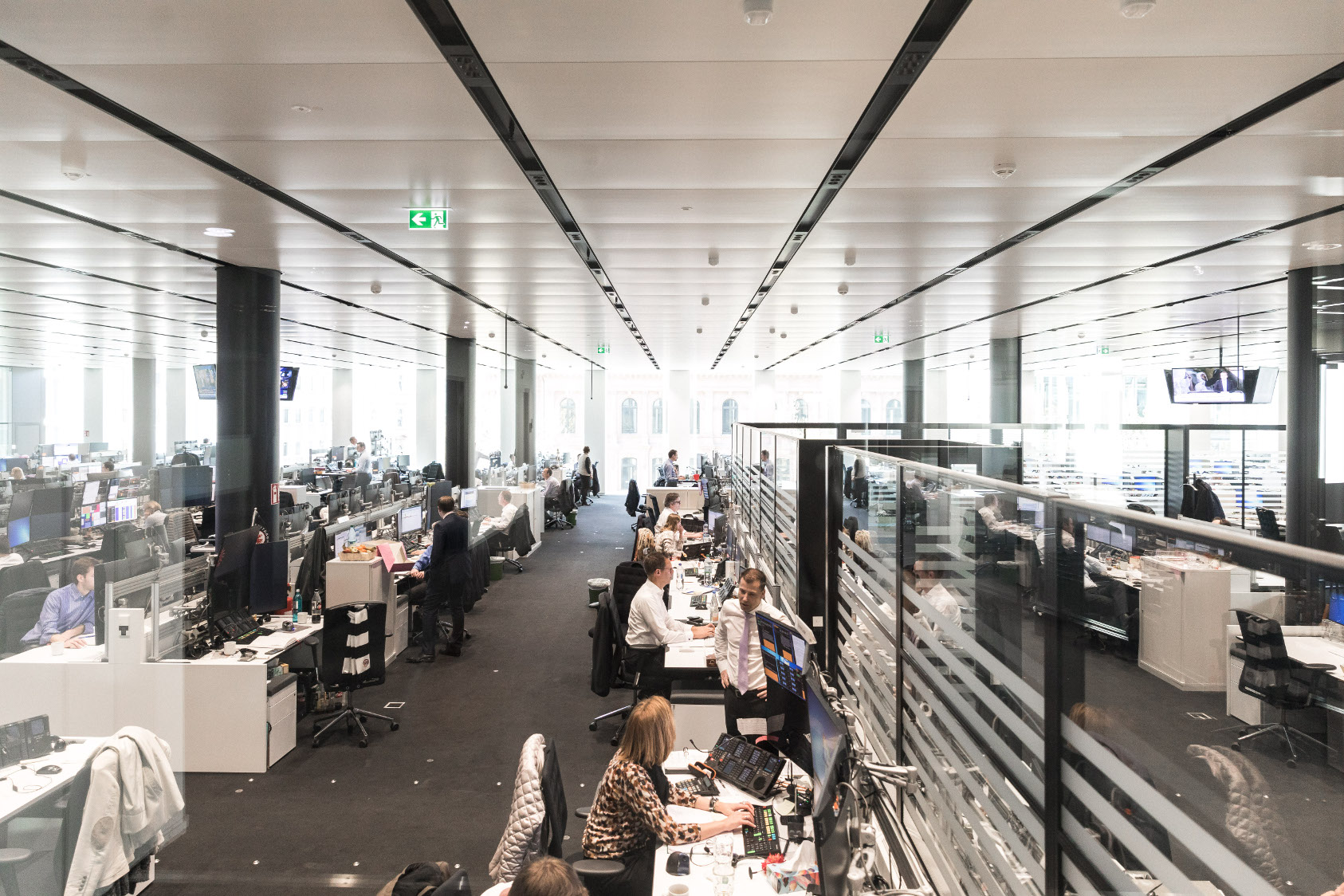 People on Trading Floor1